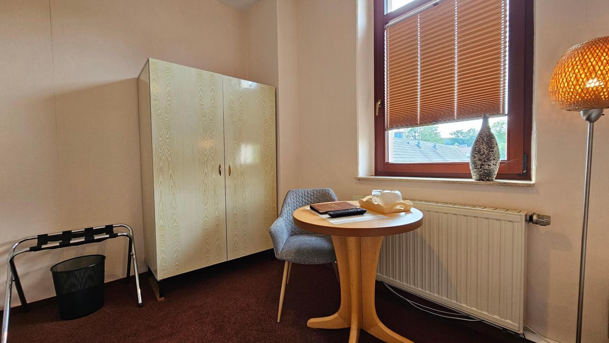 Pension Weisse Rose, Parkplatz, Fruehstueck, Wlan, Zentral Bad Elster Luaran gambar